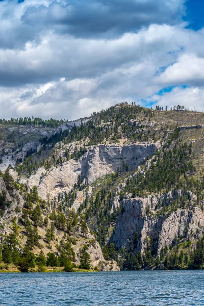 Un paisaje con vistas a las Puertas de la Montaña en el Bosque Nacional Helena, Montana — Foto de Stock