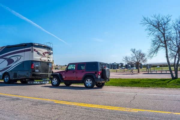 Alliance Usa Května 2019 Jeep Wrangler Zaparkovaný Vedle Obytného Přívěsu — Stock fotografie