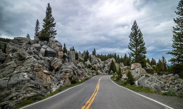 Longo Caminho Pela Estrada Parque Nacional Yellowstone Wyoming — Fotografia de Stock