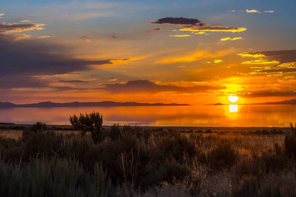 Dramatyczna Tętniąca Życiem Sceneria Zachodu Słońca Parku Stanowym Antelope Island — Zdjęcie stockowe