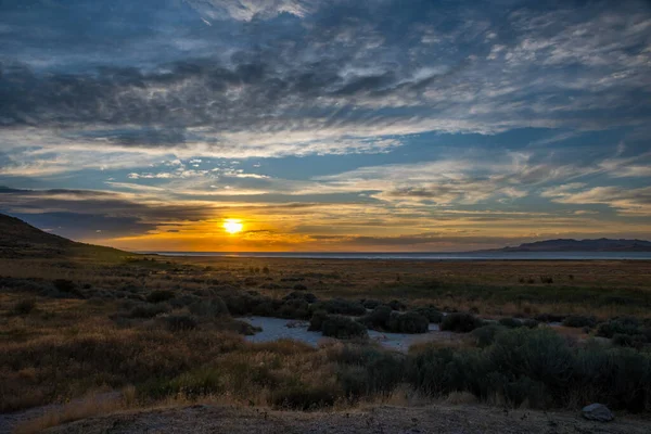 Dramatyczna Tętniąca Życiem Sceneria Zachodu Słońca Parku Stanowym Antelope Island — Zdjęcie stockowe