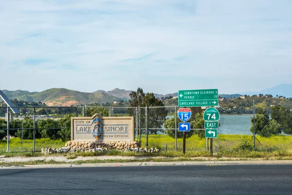 Lake Elsinore Usa April 2020 Een Gastvrij Uithangbord Bij Ingang — Stockfoto