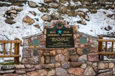 Black Hills Ulusal Ormanı, SD, ABD - 25 Mayıs 2019: Mavi Yıldız Anıt Otoyolu