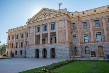 Phoenix, AZ, ABD - 24 Ekim 2019: Arizona Eyalet Kongre Binası 'nın büyük dış koruma alanları