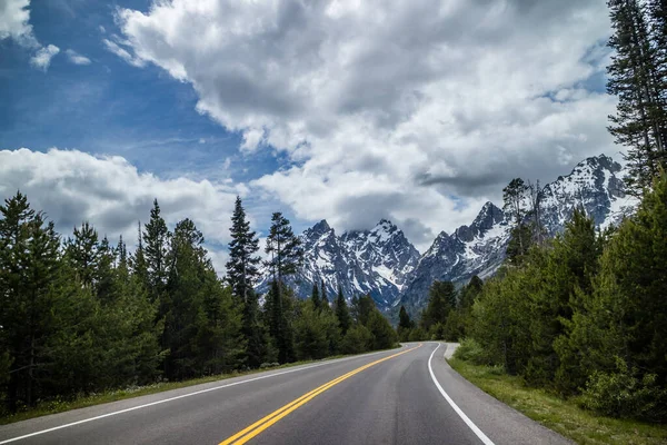 Lång Väg Ner Vägen Till Grand Tetons Wyoming — Stockfoto