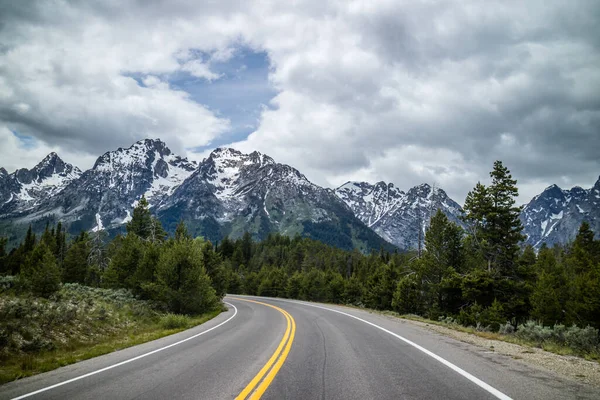 Long Way Road Going Grand Tetons Wyoming — Fotografia de Stock