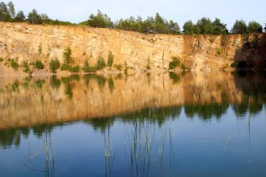 Jaworzno Peyzaj Parkı. Su basmış taş ocakları       
