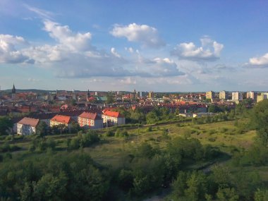 Bytom şehrinin havadan görünüşü. Dron.