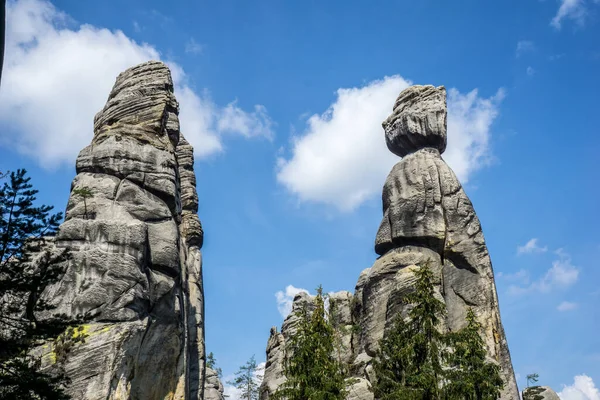 Çek Cumhuriyeti 'nin Adrspach şehrinde bir rock kasabası. Fotoğraf HDR sisteminde yakalandı