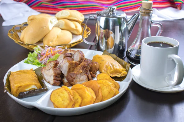 Comida Peruana Chicharrones Tamales Frito Camote — Foto de Stock