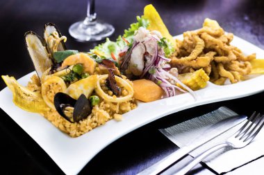 peruvian food: Arroz con mariscos