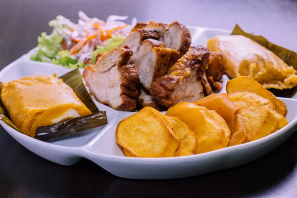 Comida Peruana Desayuno Tamales Con Chicharron — Foto de Stock