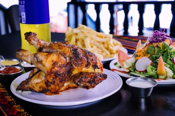 Comida Peruana Pollo Brasa Con Inca Kola — Foto de Stock