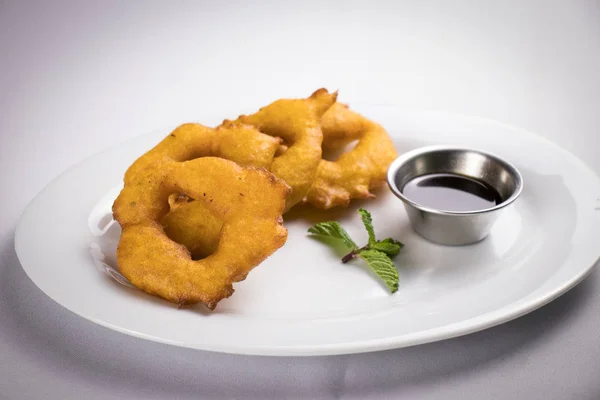 Perulu Gıda: bal ile picarones
