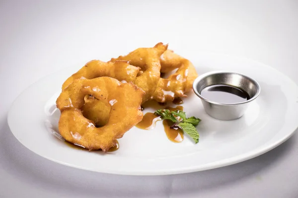 Perulu Gıda: bal ile picarones