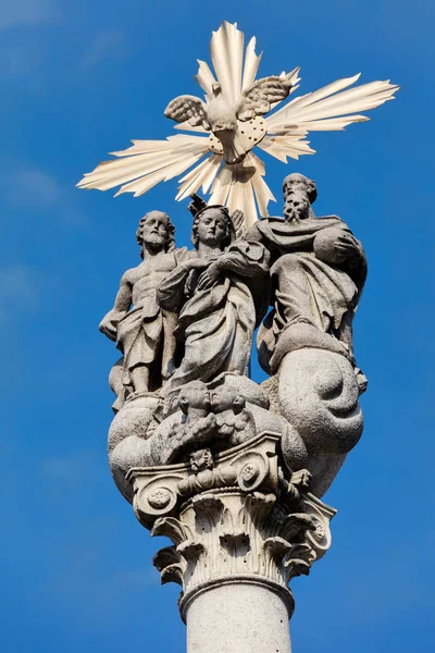 Statuen Der Heiligen Dreifaltigkeit Vor Der Ursuline Kirche Der Heiligen — Stockfoto