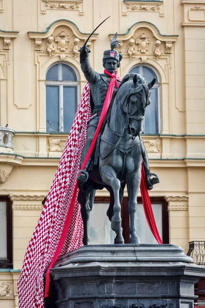 Josip イェラチッチ 1866 年にザグレブでイェラチッチ広場にアントン ドミニク Fernkorn によって建立された像 イェラチッチ クロアチアの国民的英雄がハプスブルグ家の規則の間にクロアチアの独立を支えた — ストック写真