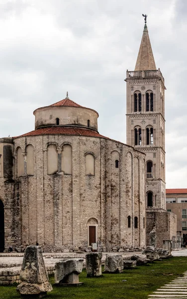 ザダル クロアチア 教会の聖ドナトゥスは 世紀に建てられました 教会は前ロマネスク様式のヨーロッパのカロリング朝時代の典型的な建物の例 — ストック写真