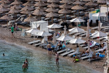 Budva, Karadağ, 30 Temmuz 2018: Budva Riviera 35 km uzun bir şerit Batı Karadağ Budva şehri çevreleyen Adriyatik kıyısı olan.