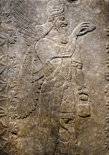 Kaymaktaşı 883-859 M.ö circa yapılan kanatlı cin paneli bir Neo-Asur royal palace of King Ashur-nasir-pal II Nimrud, Irak yakınındaki dekore edilmiştir..