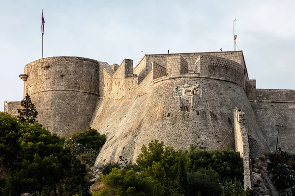 Fortica 古い要塞を荒廃させた 1579 年に火薬の爆発に続く構築クロアチアのフヴァル島別名スパニッシュ フォート — ストック写真
