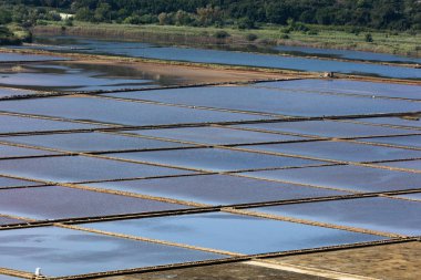 13. yüzyılda kurulan ve hala geleneksel bir şekilde deniz tuzu hasat Ston, Hırvatistan, saltworks.