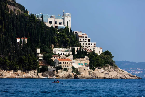 Дубровник Хорватия Июля 2018 Года Брошенный Звездочный Отель Belvezh Открытый — стоковое фото