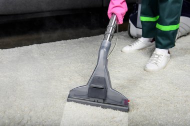 Elektrikli süpürge ile halı yıkama lastik eldiven bizzat kadeh kırpılmış