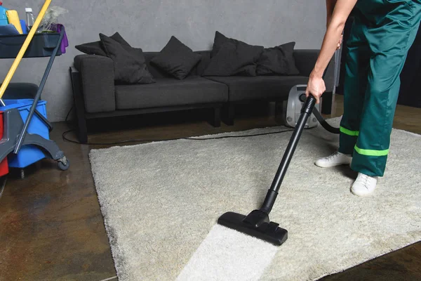Cropped Shot Person Using Vacuum Cleaner While Cleaning White Carpet — Stock Photo, Image