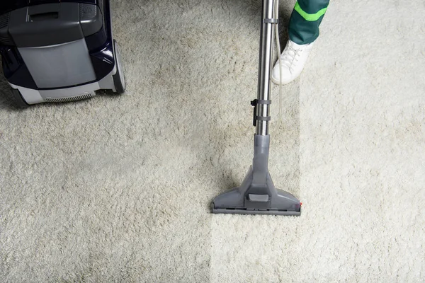 High Angle View Person Cleaning White Carpet Professional Vacuum Cleaner — Stock Photo, Image