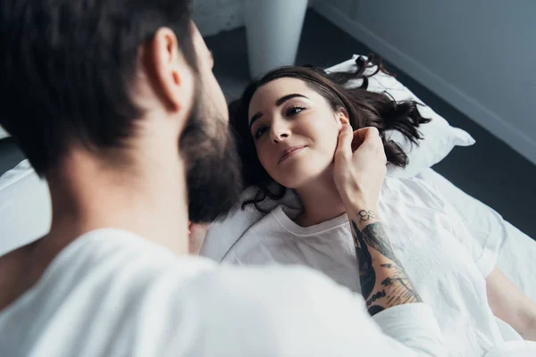 Bearded Tattooed Man Embracing Beautiful Woman Home Bed — Stock Photo, Image