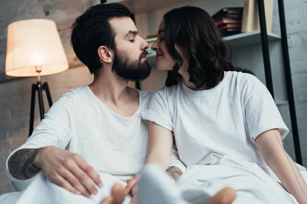 Selective Focus Beautiful Romantic Young Couple Looking Each Other Bed — Stock Photo, Image