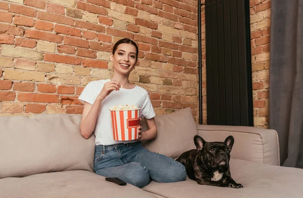 Happy Woman Holding Popcorn Bucket Sitting Cute French Bulldog Sofa — Stock Photo, Image
