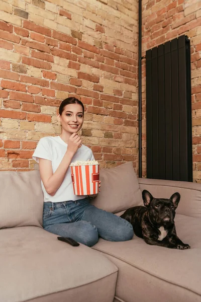 Cheerful Woman Holding Popcorn Bucket Sitting Cute French Bulldog Sofa — Stock Photo, Image