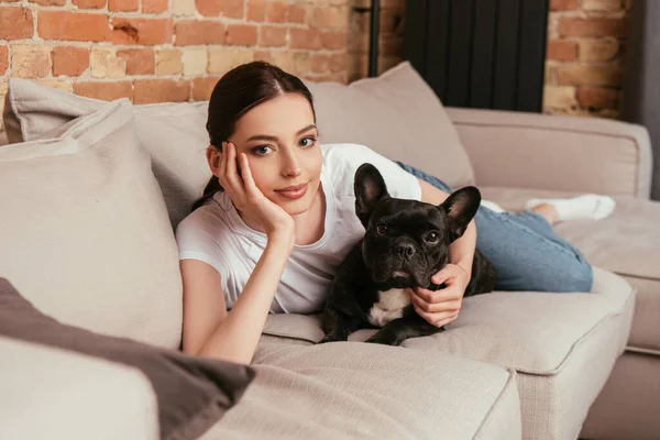 Selective Focus Young Woman Lying Sofa Black French Bulldog — Stock Photo, Image