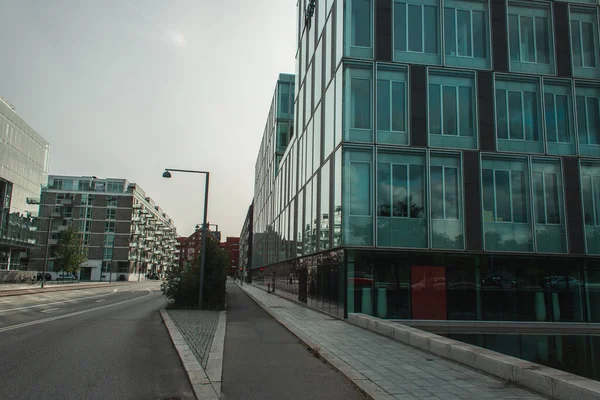 Rua Urbana Com Passarela Edifícios Céu Fundo Copenhague Dinamarca — Fotografia de Stock