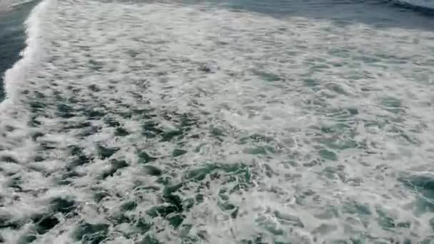Létání nad vlnami - 4K záběry — Stock video