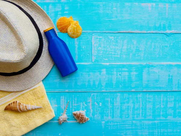 Concepto Verano Accesorios Verano Conchas Marinas Sobre Fondo Madera — Foto de Stock