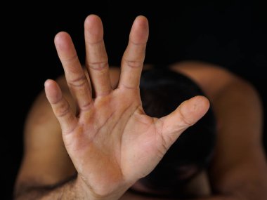 Adam el işareti dur kötüye şiddet, insan hakları günü kavramı.