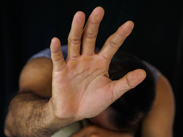 Άνθρωπος Χέρι Πινακίδα Για Στάση Κατάχρηση Βία Έννοια Ημέρα Ανθρωπίνων — Φωτογραφία Αρχείου