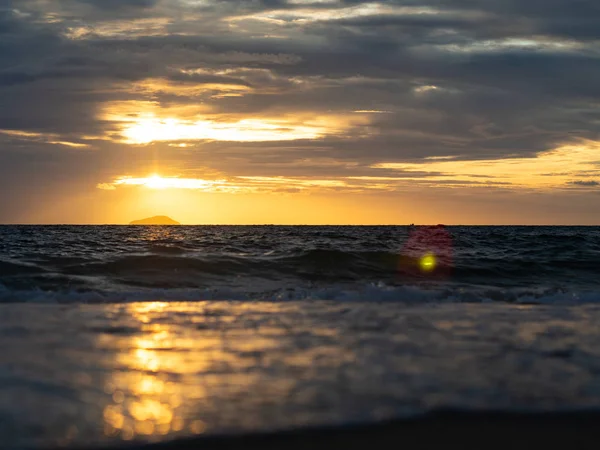 Die Meereslandschaft Mit Dem Himmel Bei Sonnenuntergang — Stockfoto