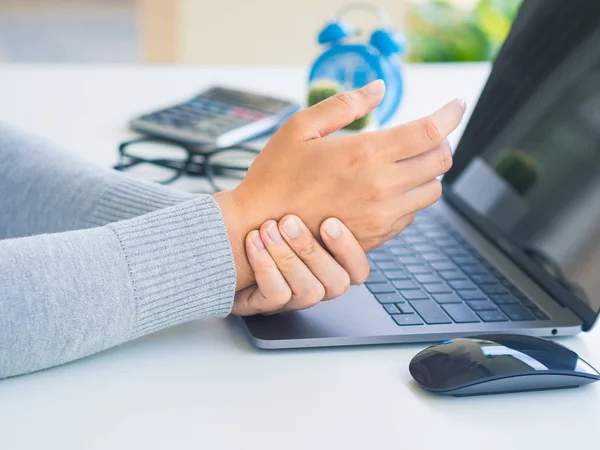 Closeup Woman Holding Her Wrist Pain Using Computer Long Time — Stock Photo, Image