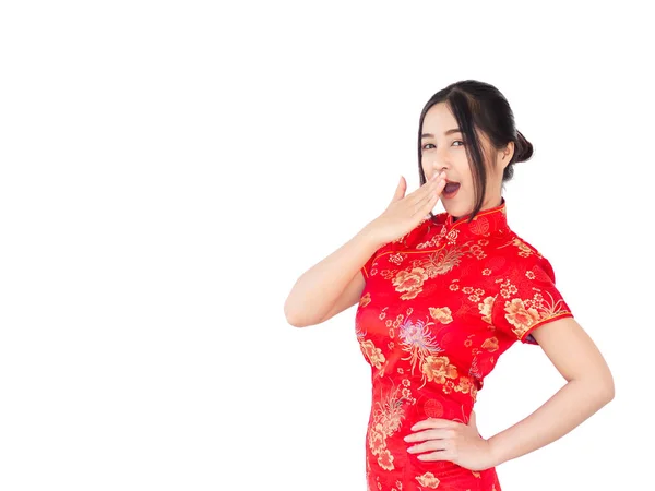 チャイナ ドレス伝統的なチャイナ ドレスでアジアの女性は白い背景に分離します 中国の旧正月のコンセプト — ストック写真