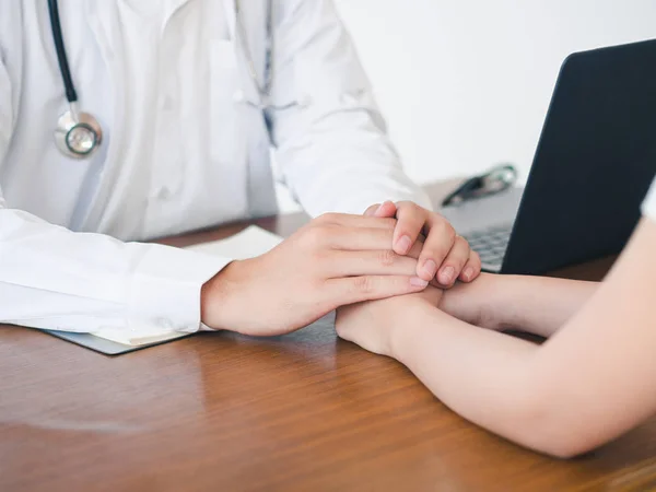Hand Doctor Reassuring Her Patient Medical Ethics Trust Concept — Stock Photo, Image