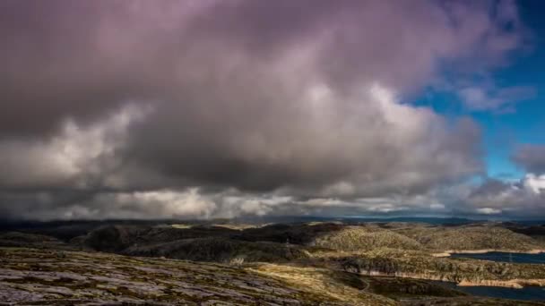 En vacker timelapse i bergen med grumlig skyes — Stockvideo