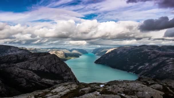 Un bellissimo timelapse in montagna con cieli nuvolosi — Video Stock