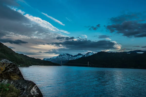 Schöne Landschaft Des Sees Den Bergen — Stockfoto