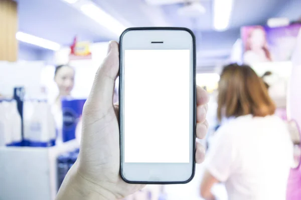 Young women use mobile phones to take pictures to keep on record — Stock Photo, Image