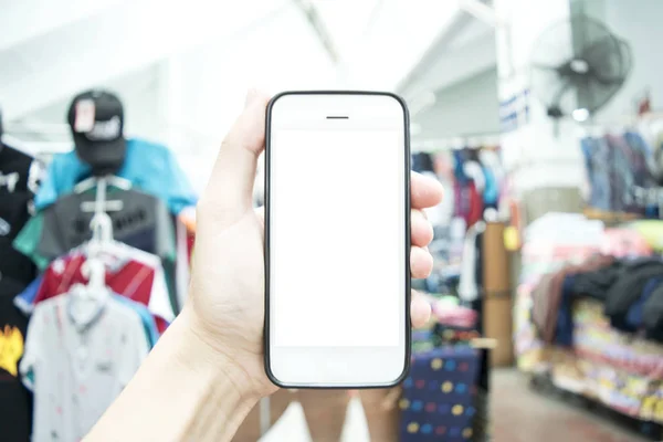 Young women use mobile phones to take pictures to keep on record — Stock Photo, Image