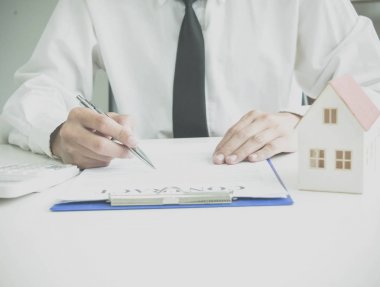 Girişimci hous için bir kira anlaşması içine girdi